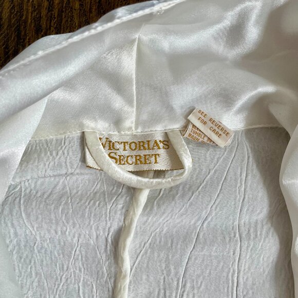 White Victoria Secret Vintage Y2k Cream Silky Embroidered Robe - Picture 3 of 13